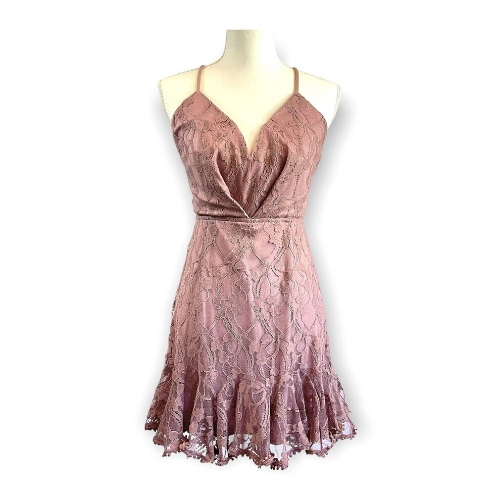 Lulu's Women's Size M Lilac Lace Strappy Party Cocktail Dress with V-Neck